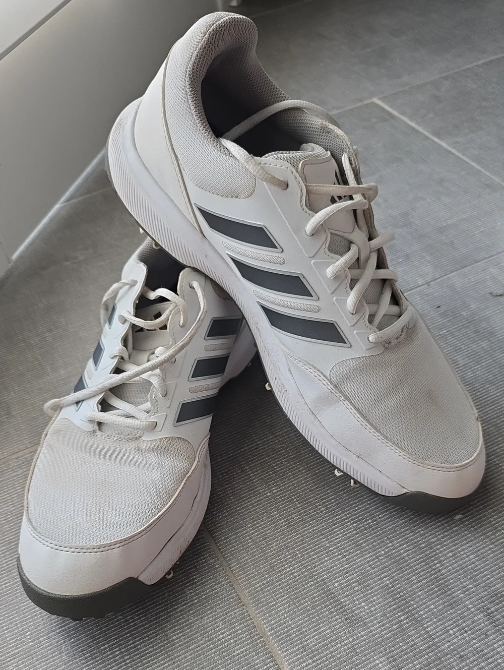 Addias Mens Golf Shoe in White, Gray and Black